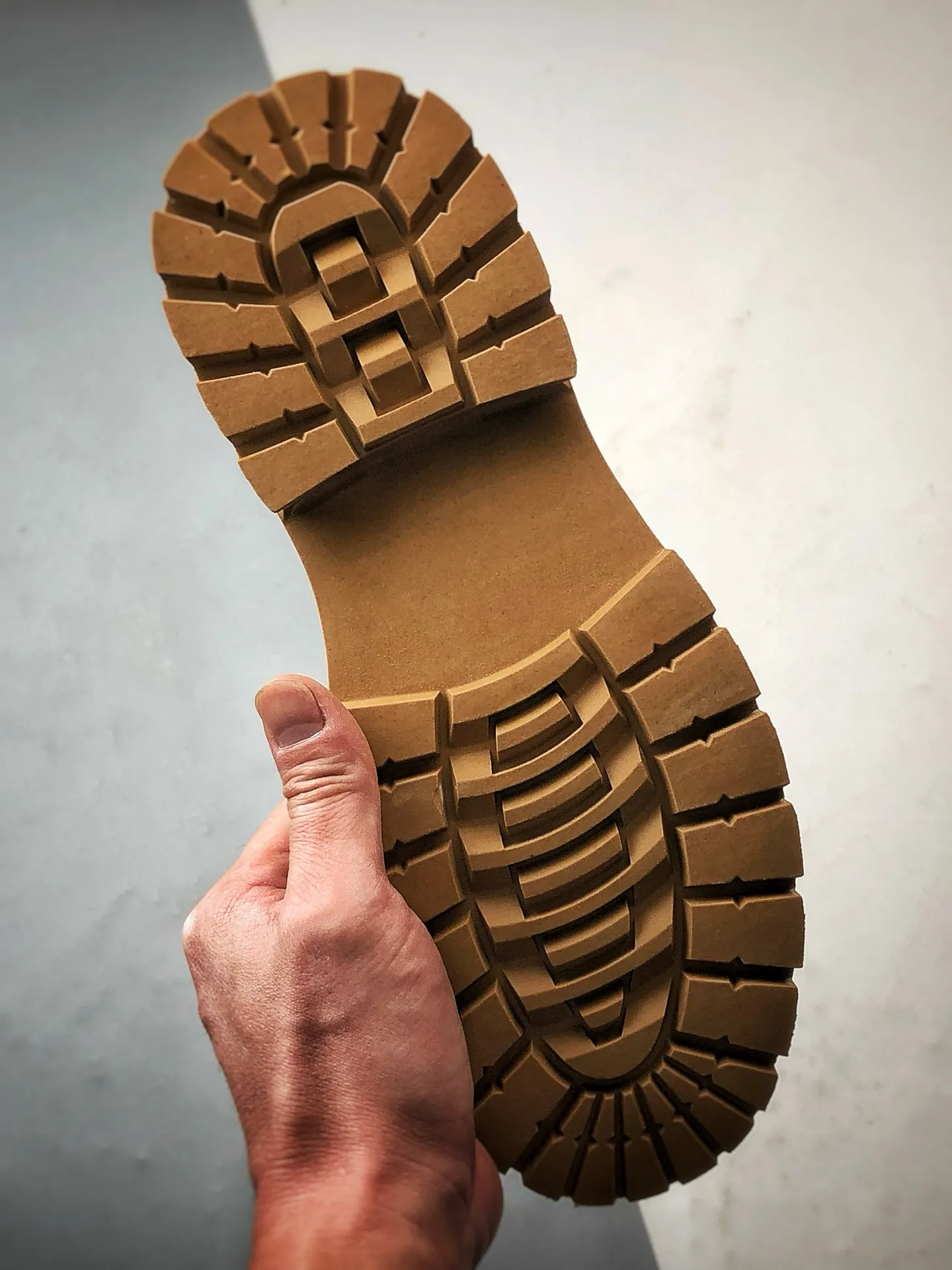 💰440 Timberland Timberland/Timberland 2025 autumn and winter new products Outdoor casual rhubarb boots Guangdong factory quality Original box original packaging Fashion trend matching The fabric is made of Italian 🇮🇹 top-grade frosted fine-grained cowhide with anti-odor and anti-corrosion genuine leather latex insoles. The outsole and hardware are all made from OEM raw materials. The same process as the original Goodyear never opens the glue. Good products do not kill pigs. The quality of the first order is strictly controlled. Exclusively launched on the whole network. The quality is unquestionable. The whole set of official website unified packaging gives you the perfect wearing experience. The quality is exquisite and durable. A must-have for sportsmen. Specially designed to treat those who are not handsome. High-quality and first-class foot feel. Special for cold protection and outdoor use this winter. Casual matching for daily use. Item No.: TB99873 Size: 39 40 41 42 43 44 (leather shoe size)